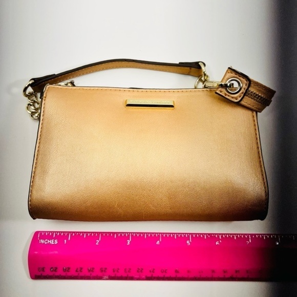 Jones New York Beautiful rose gold hand bag/ clutch - Picture 7 of 12